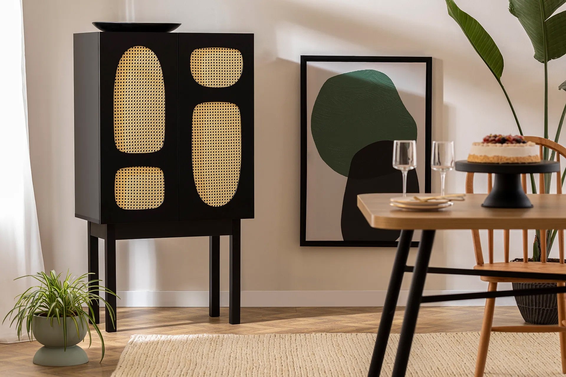 Designer Kommode Jorvella - aus Schwarz beschichtetem Holz