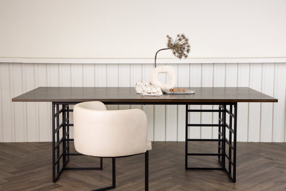 Esstisch Mareva - elegant, modern und mit natürlichem Charme