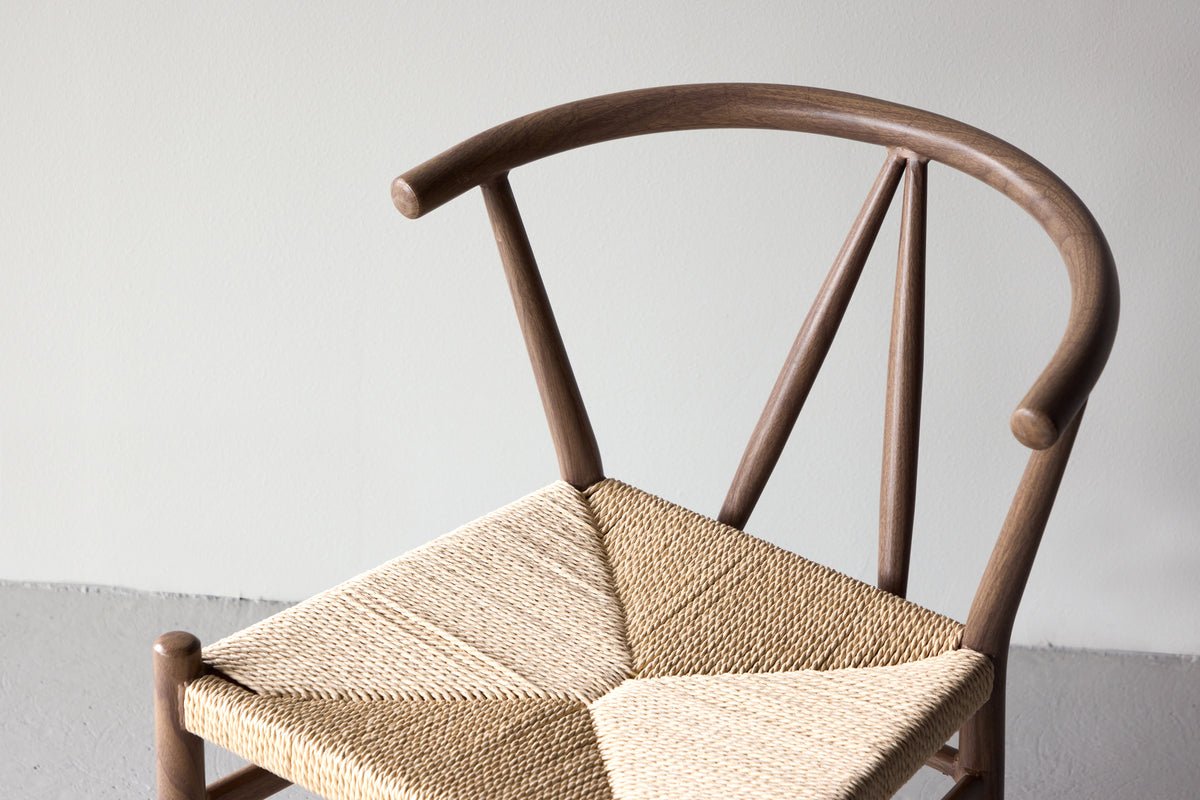 Stuhl Fliou - mit stilvoller geflochtener Sitzfläche
