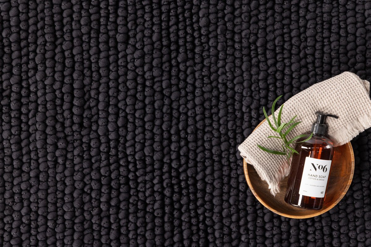 Badematte Lembongan - in klarem Weiß oder Schwarz