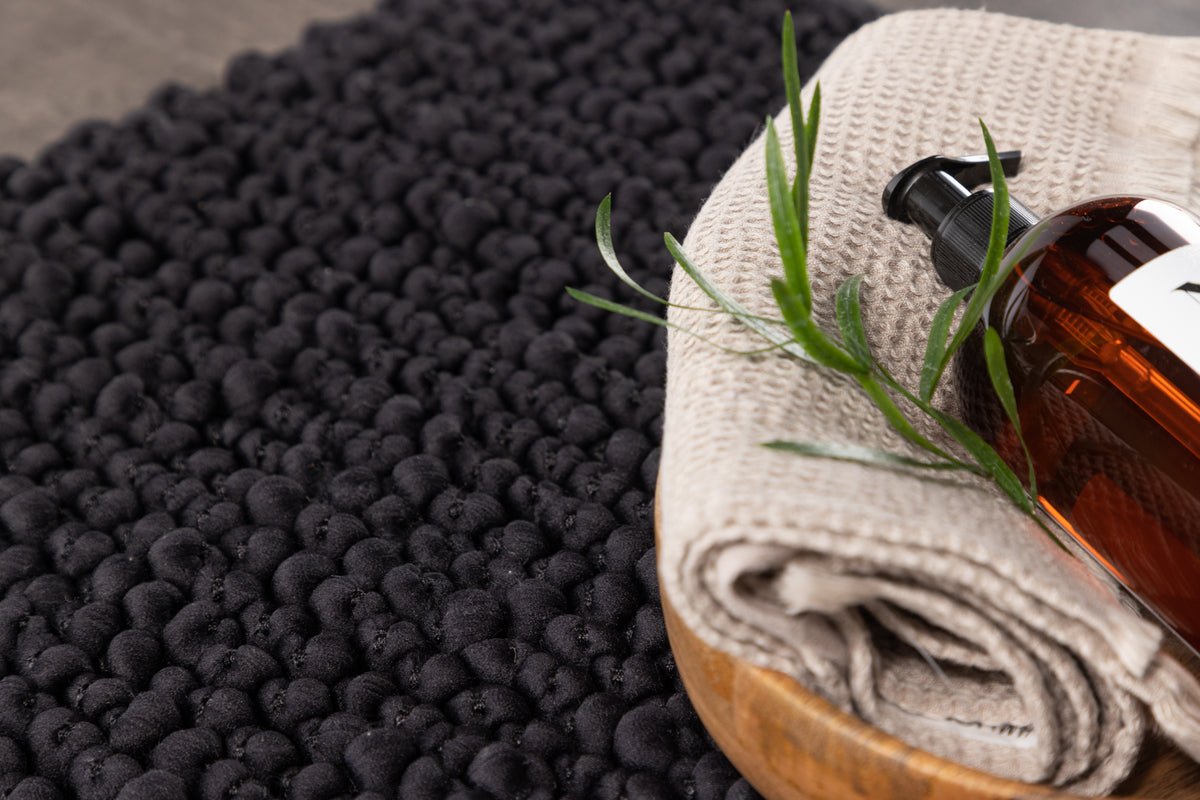 Badematte Lembongan - in klarem Weiß oder Schwarz