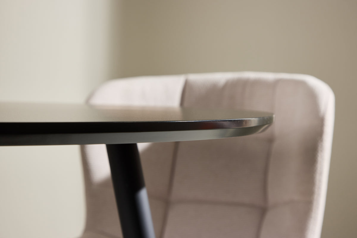 Esstisch Murry - fügt sich harmonisch in verschiedene Einrichtungsstile ein