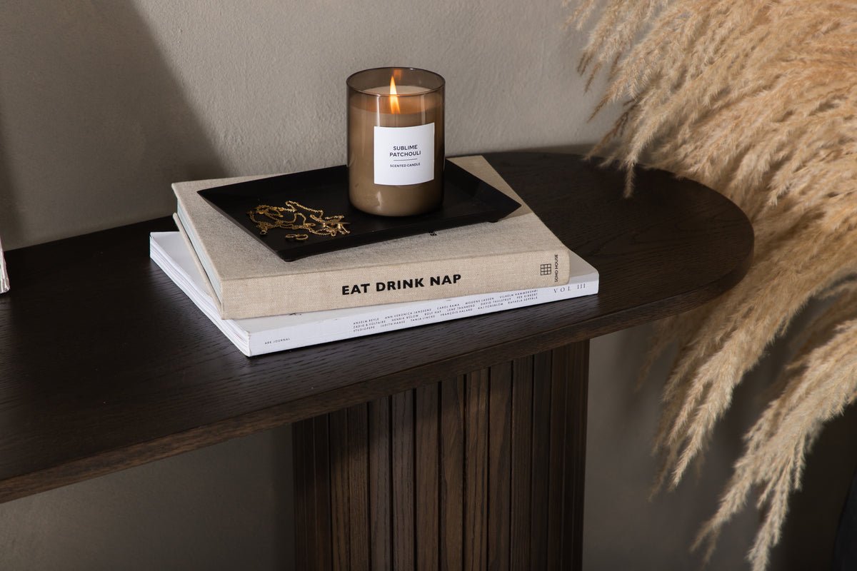 Beistelltisch Lina – in drei Farben mit Rippendetails