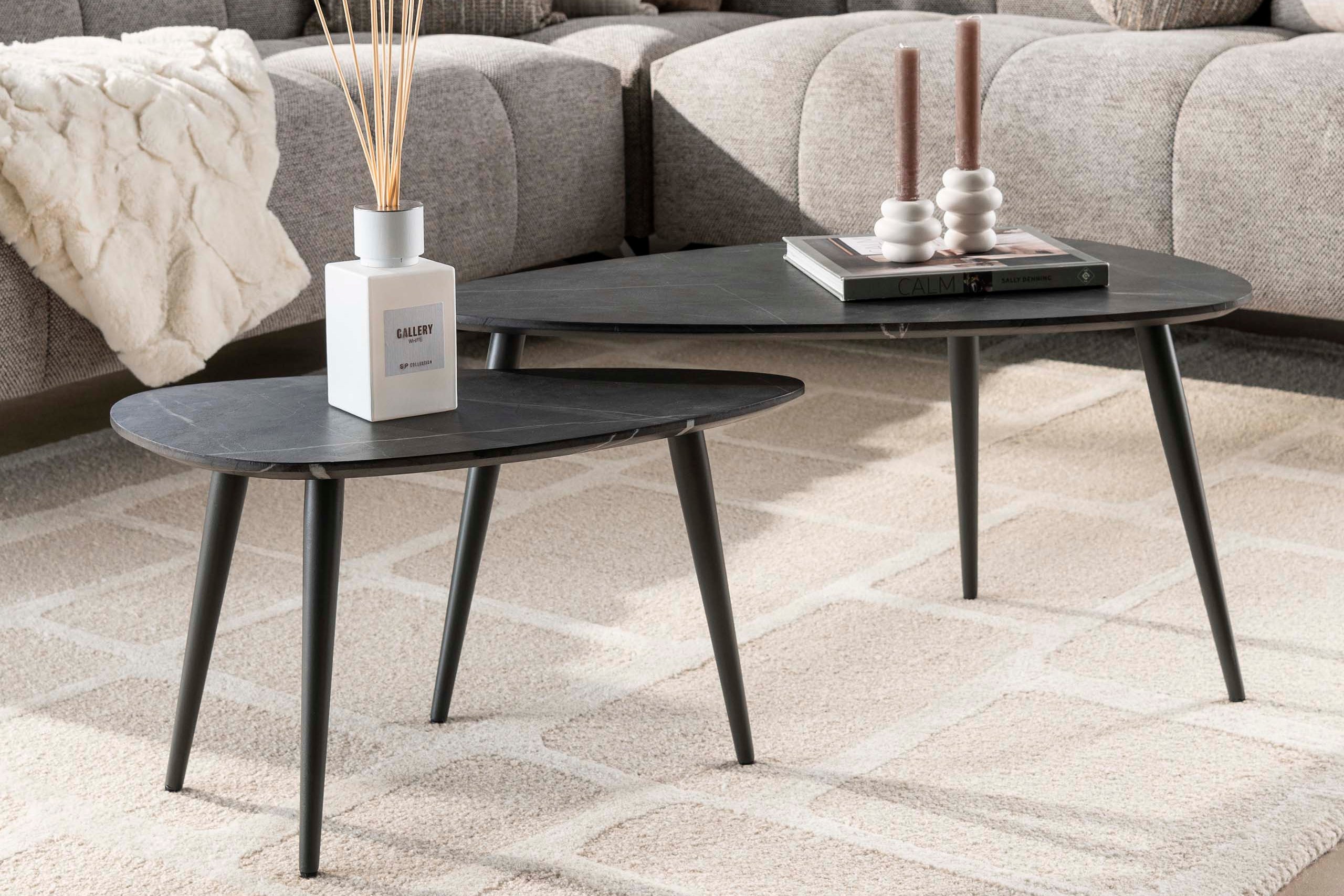 Couchtisch Alvara - 2er Set aus Melamin in Keramikoptik und einem Gestell aus Stahl