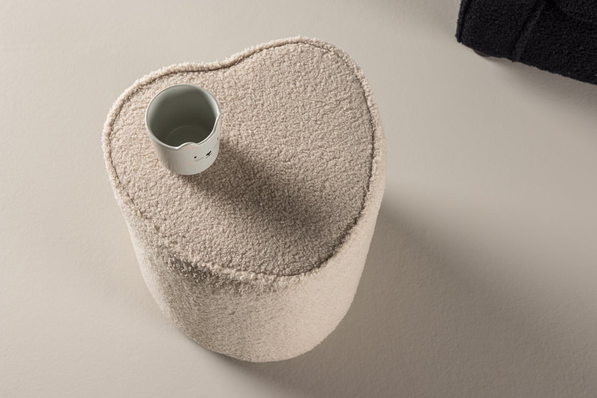 Kinderhocker Luma – Herzförmiger Hocker in Beige