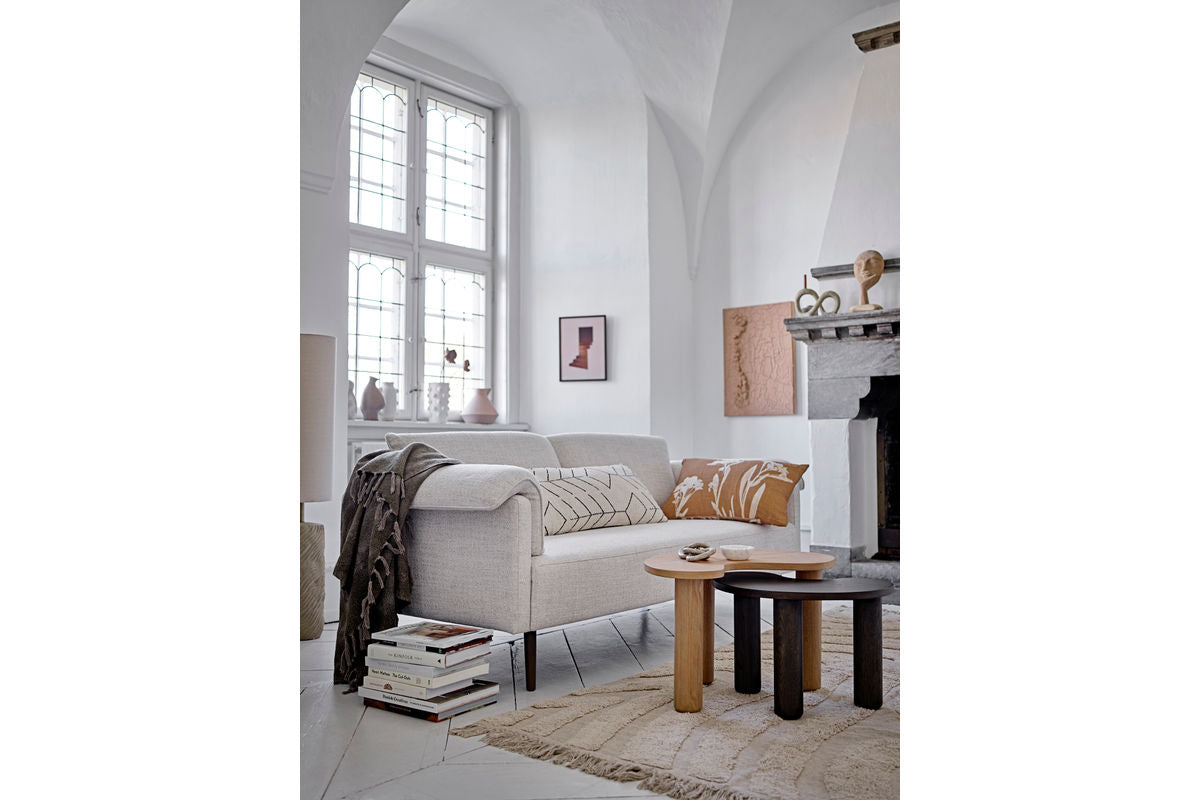 Couchtisch Tahu – Organisches Design aus Gummibaumholz