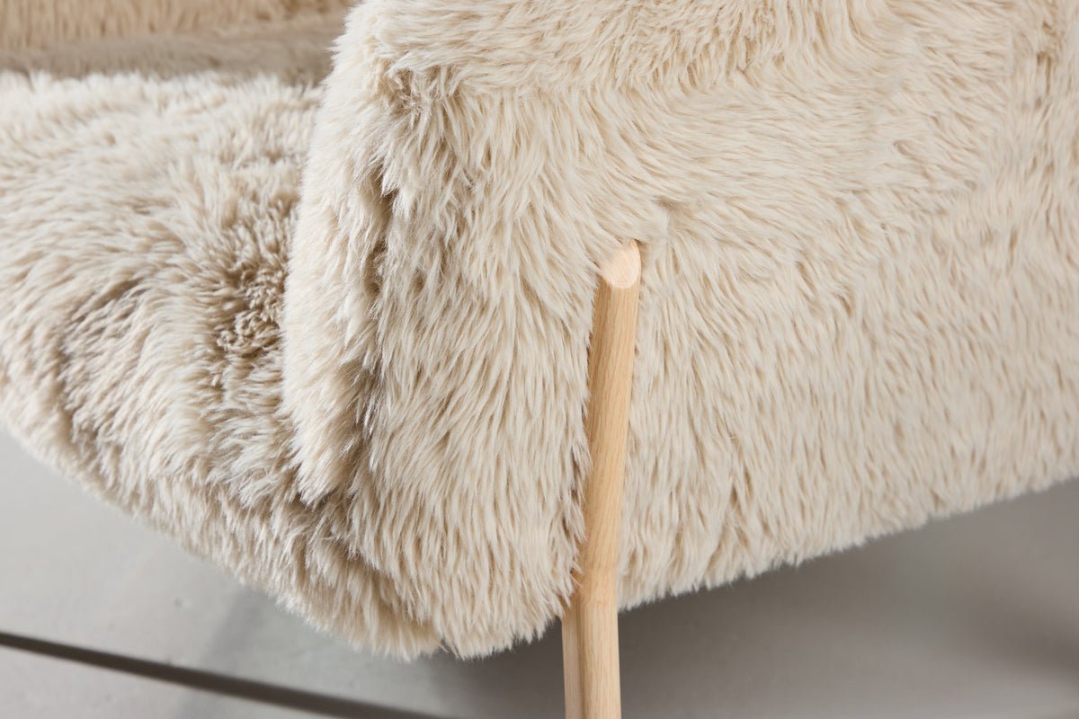 Sessel Zara - mit Holzoptik-Beinen und Kunstfell-Bezug