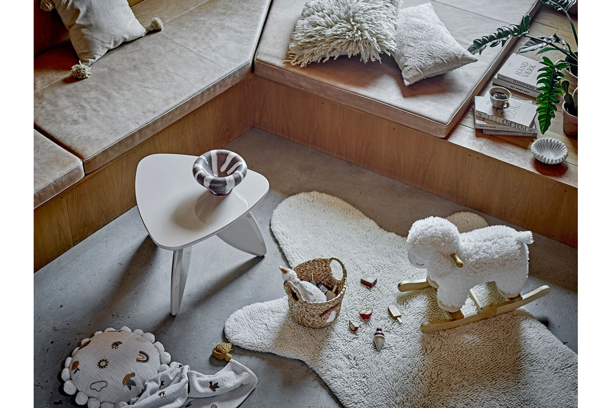 Couchtisch Lux – Skulpturales Design in Naturton