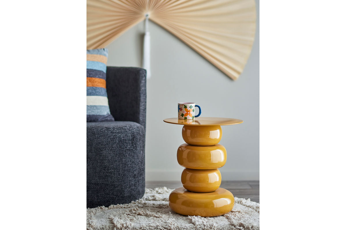 Beistelltisch Becca – Skulpturales Design in glänzendem Gelb