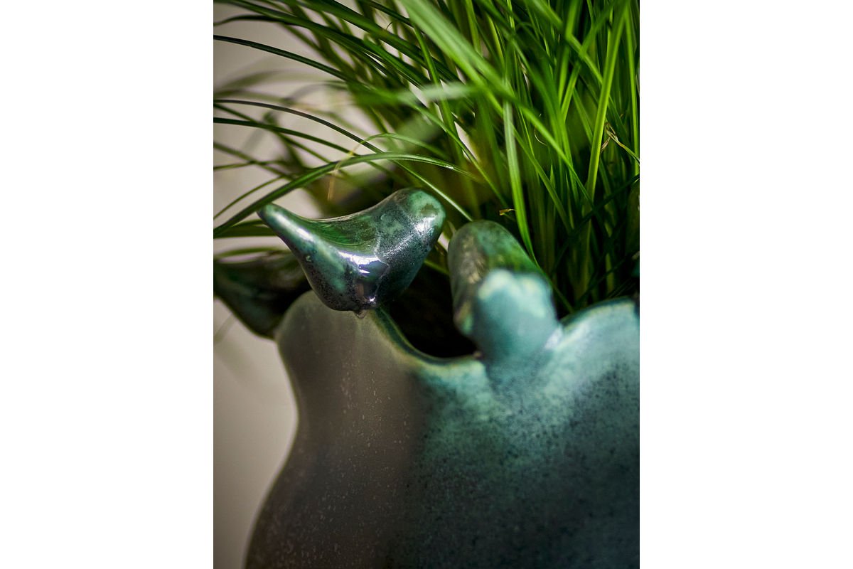 Blumentopf Fiora – Steingut mit verspielten Vogeldetails