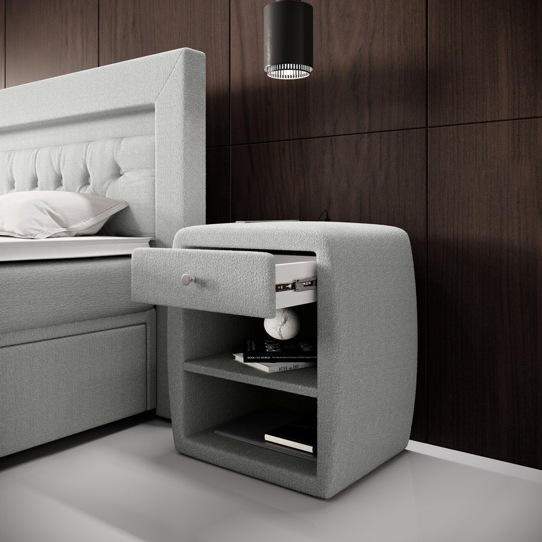 Designer Nachttisch Lilly mit USB Anschluss in Bouclé