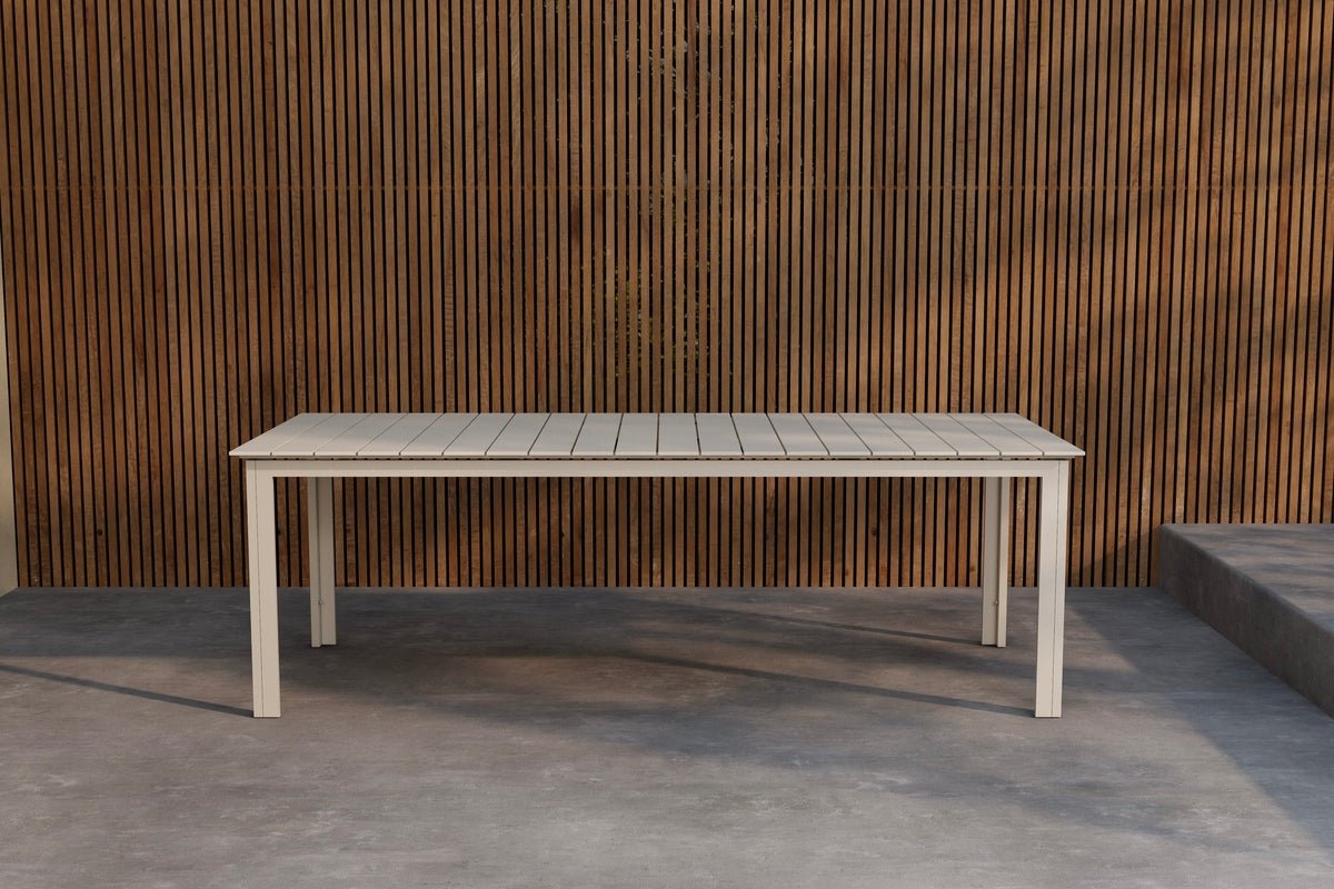 Gartentisch Alvito - ein rechteckiger Esstisch mit Polywood-Tischplatte