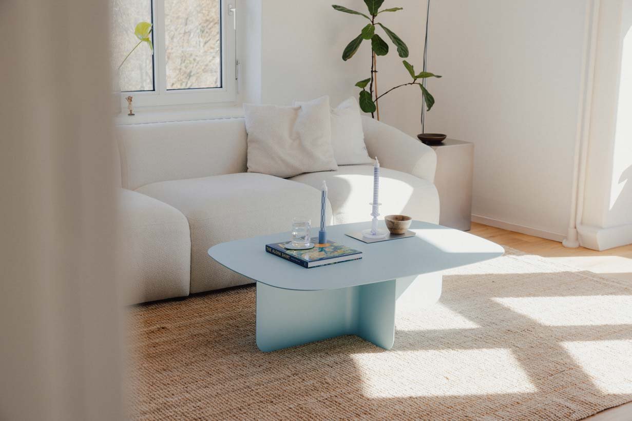 Couchtisch Livia – Japandi Design aus pulverbeschichtetem Blech