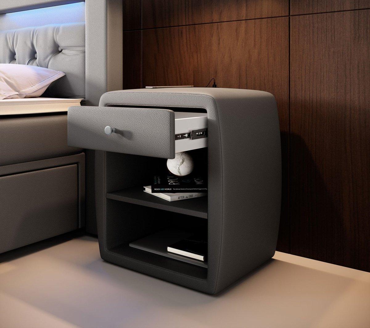 Designer Nachttisch Tavira mit USB (Kunstleder) - Luxusbetten24