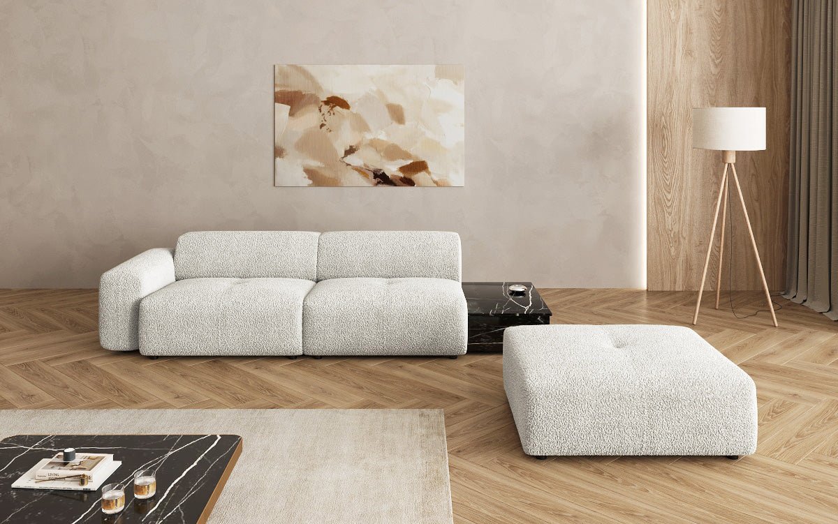 Designer Sofa Calm 3-personers med skammel og sidebord i Bouclé