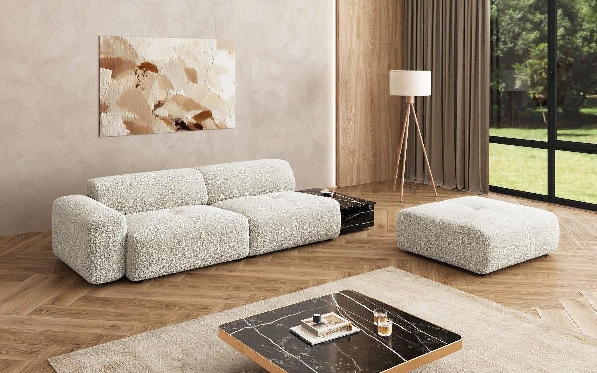 Designer Sofa Calm 3-personers med skammel og sidebord i Bouclé