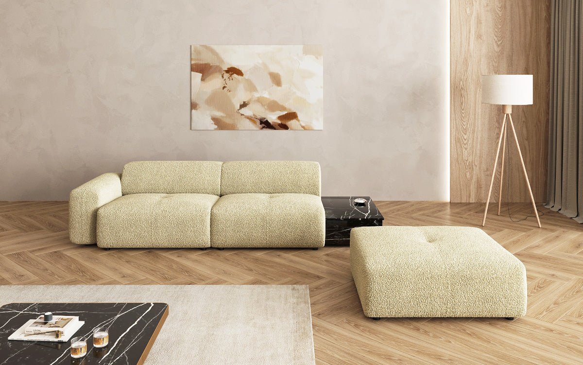 Designer Sofa Calm 3-personers med skammel og sidebord i Bouclé