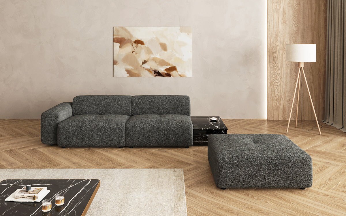Designer Sofa Calm 3-personers med skammel og sidebord i Bouclé