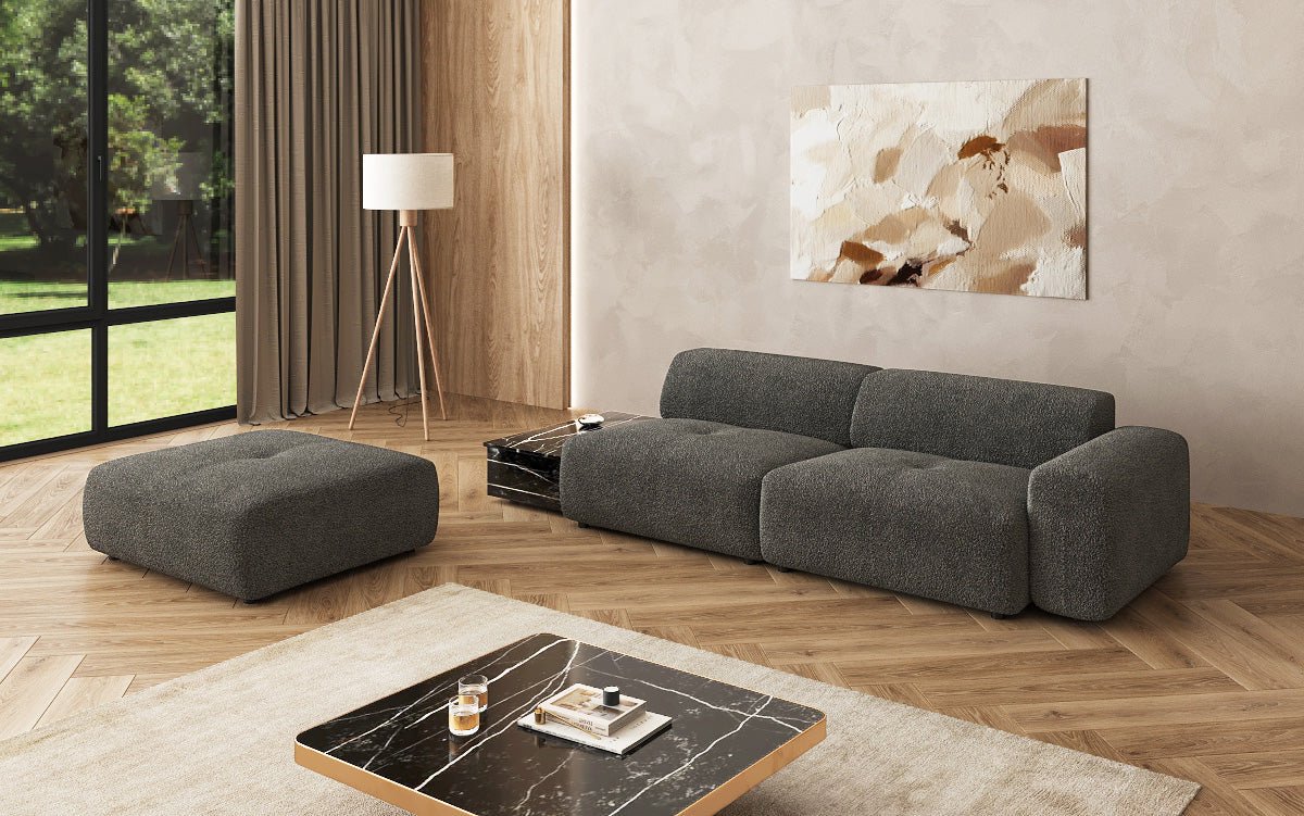 Designer Sofa Calm 3-personers med skammel og sidebord i Bouclé