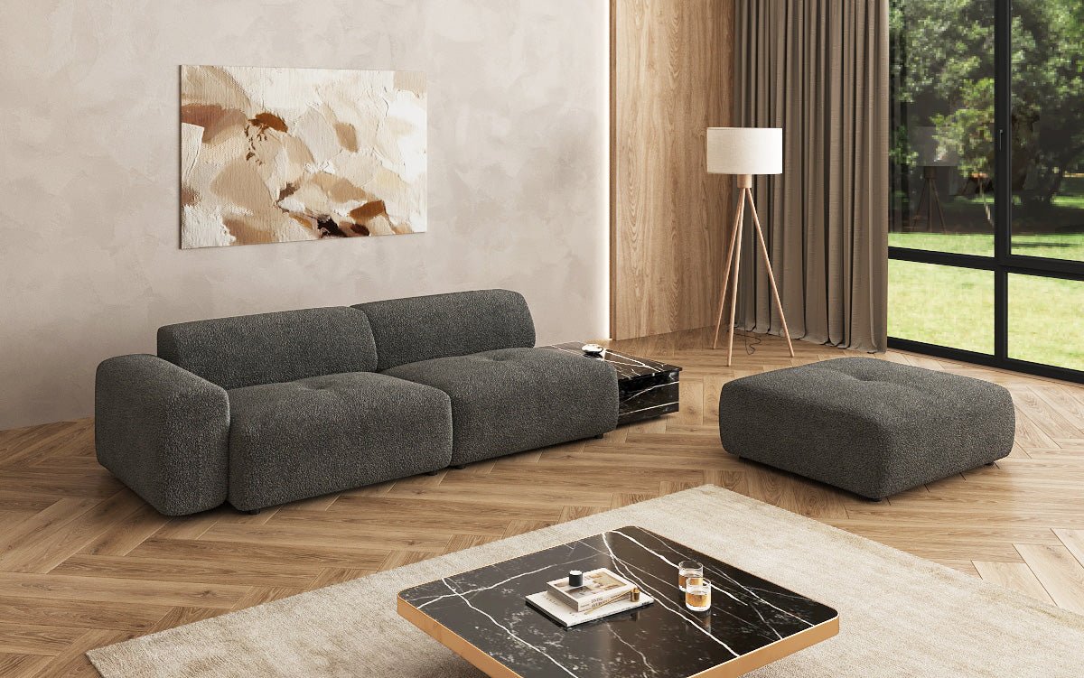 Designer Sofa Calm 3-personers med skammel og sidebord i Bouclé
