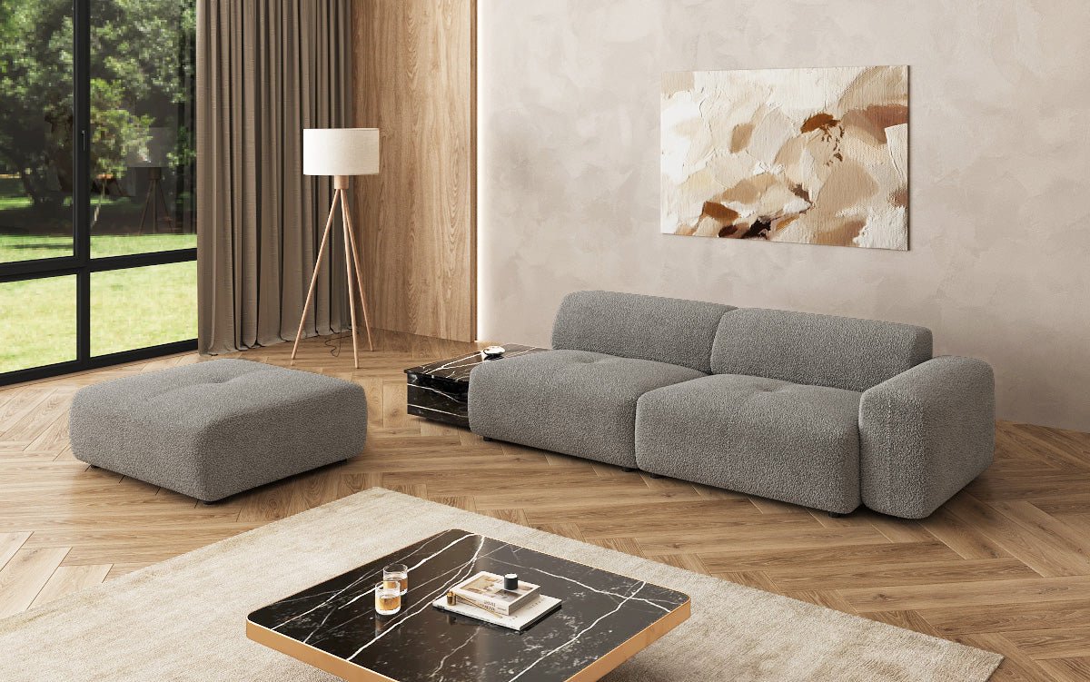 Designer Sofa Calm 3-personers med skammel og sidebord i Bouclé
