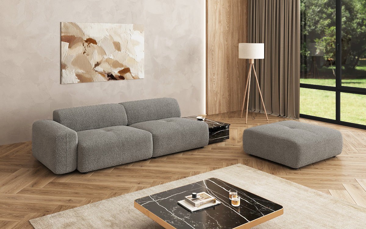 Designer Sofa Calm 3-personers med skammel og sidebord i Bouclé