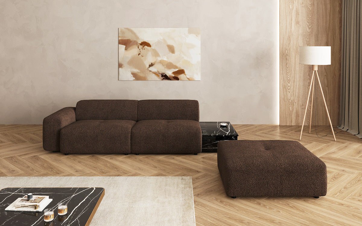 Designer Sofa Calm 3-personers med skammel og sidebord i Bouclé