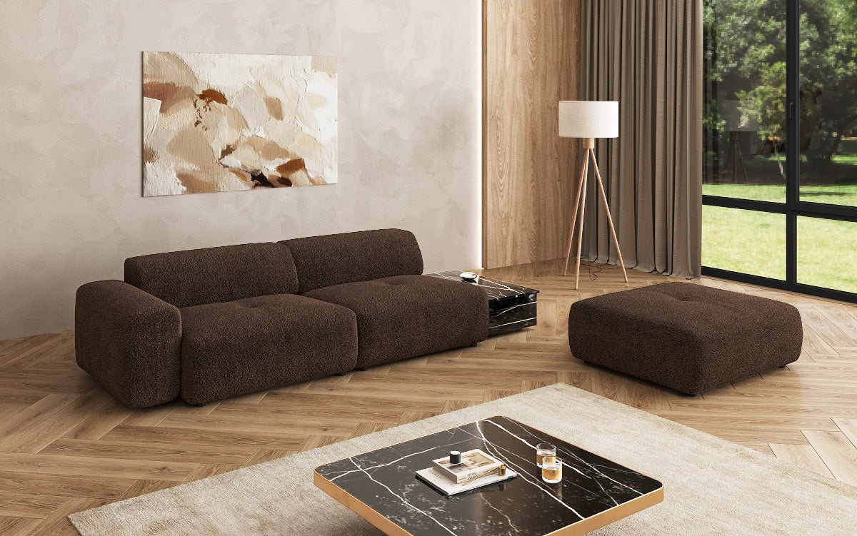 Designer Sofa Calm 3-personers med skammel og sidebord i Bouclé