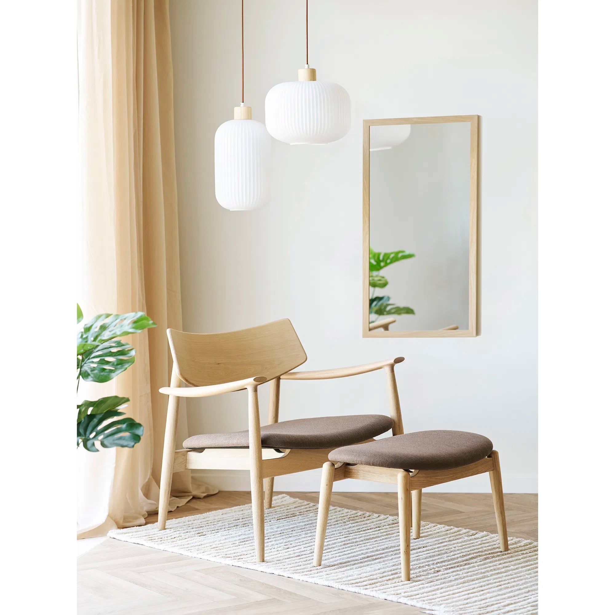 Designer lænestol Agnar sæt med skammel i eg