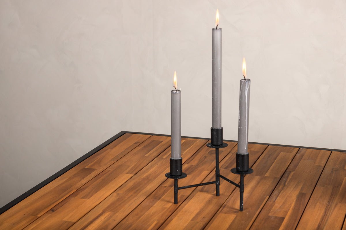 Gartentisch Tunda - et rektangulært spisebord af naturligt akacietræ og højkvalitetsstål