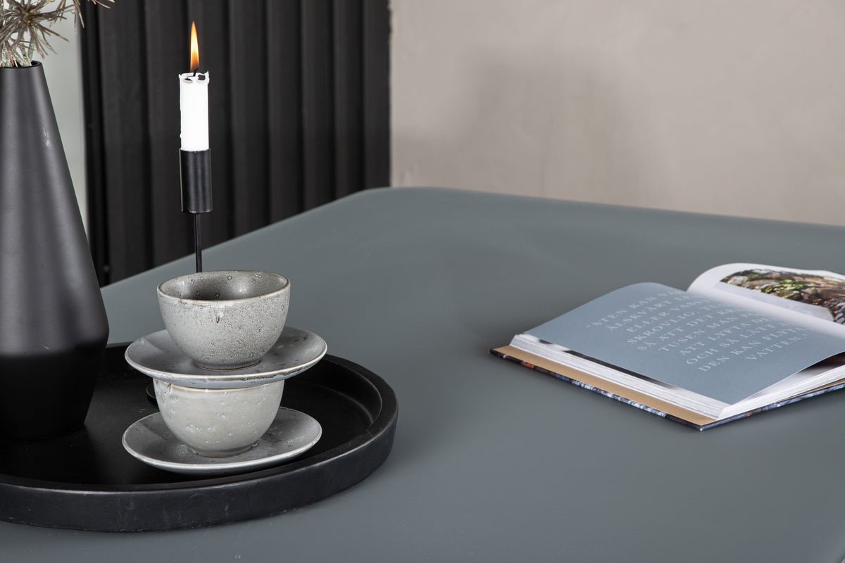 Gartentisch Amaré - eine Kombination aus matter Glasplatte und Aluminiumgestell