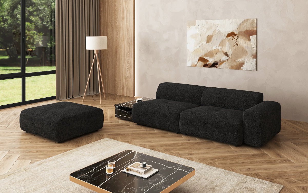 Designer Sofa Calm 3-personers med skammel og sidebord i Bouclé