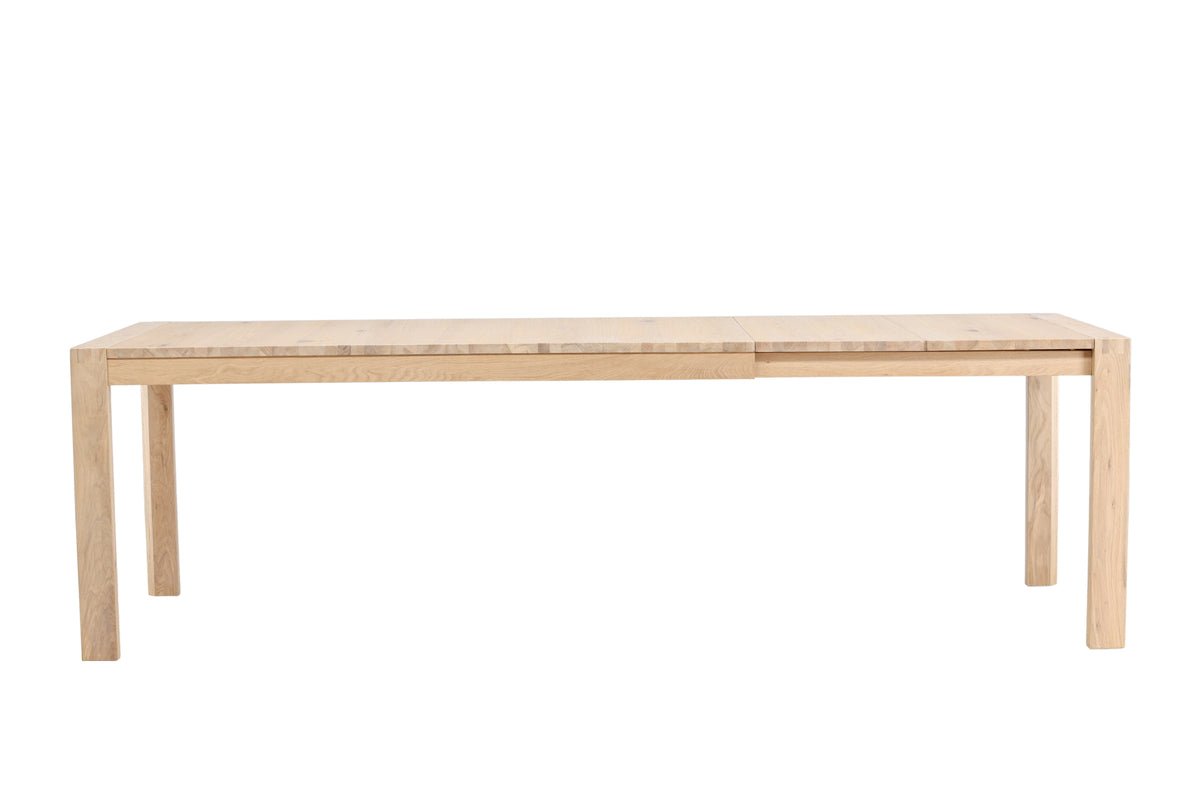Spisebord Wainui - fremstillet af robust egetræ