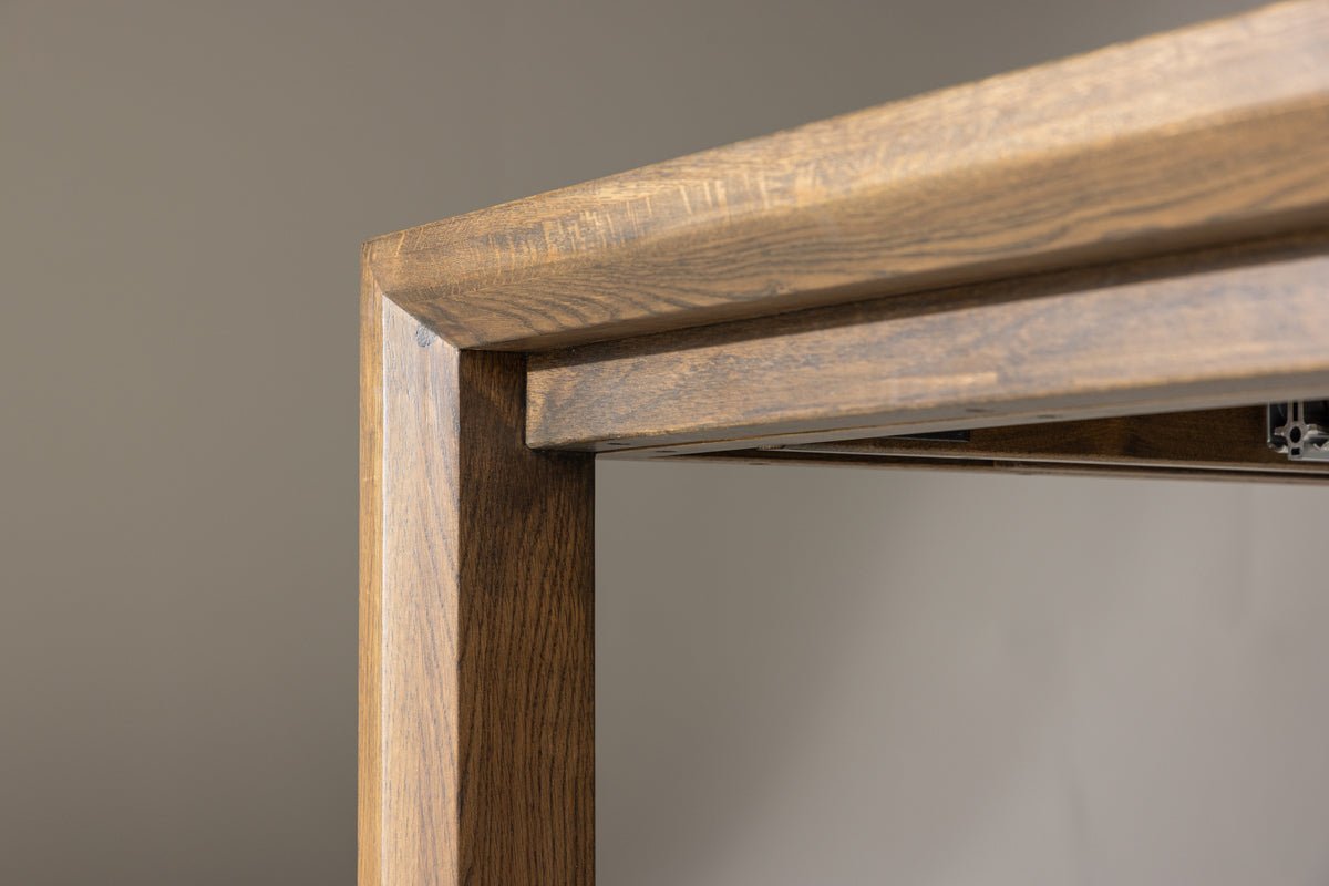 Spisebord Wainui - fremstillet af robust egetræ