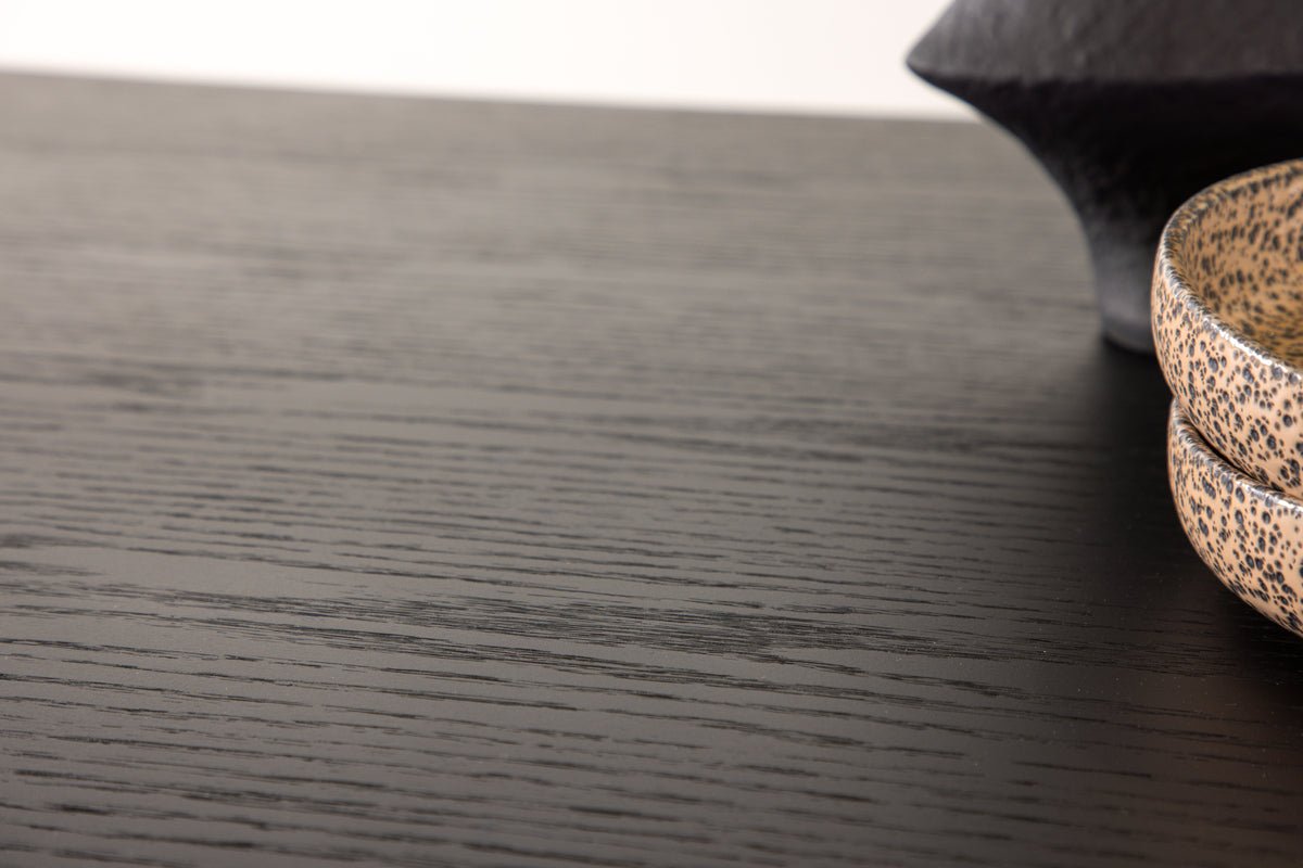 Spisebord Amanda - elegant, moderne og med naturlig charme