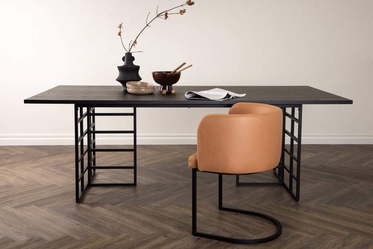 Spisebord Amanda - elegant, moderne og med naturlig charme