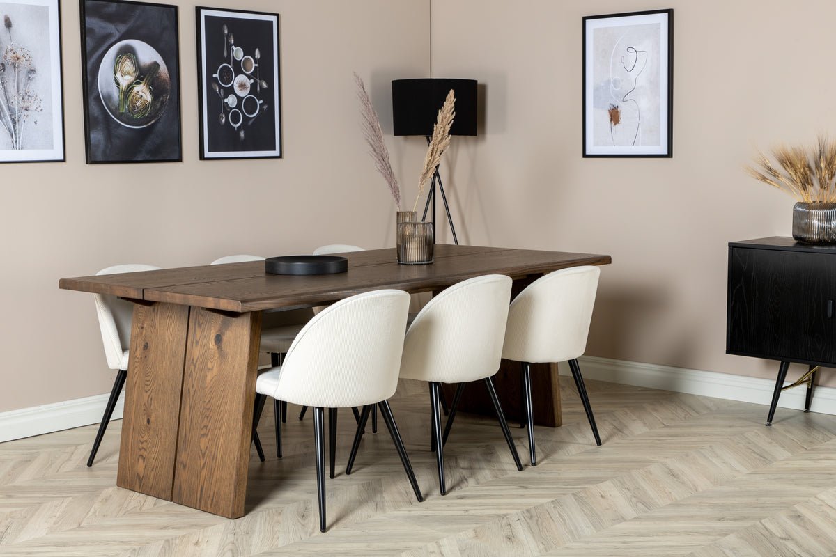 Spisebord Kaiora - forener robusthed med elegant udseende