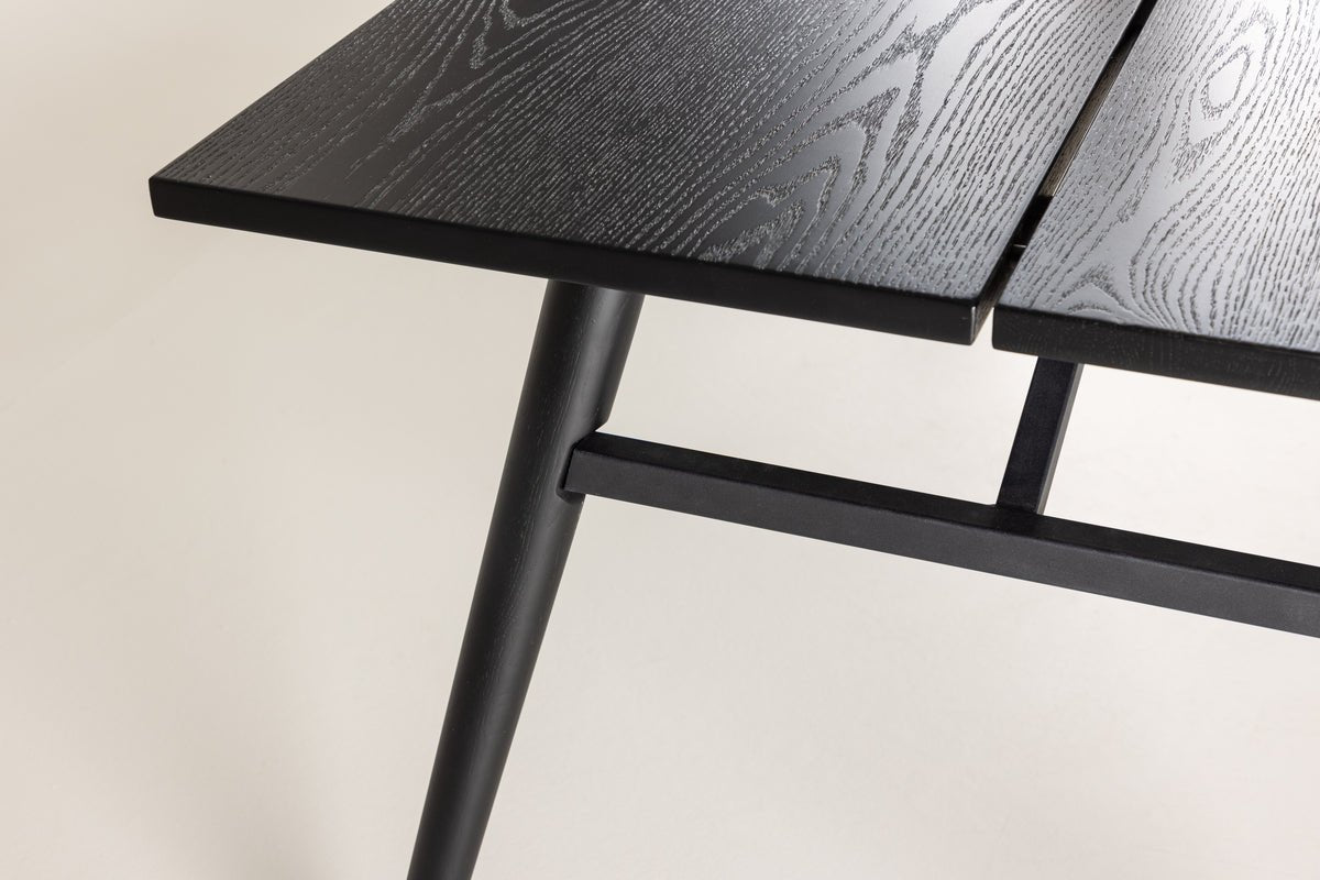 Spisebord Maleko – et spisebord med karakter og moderne elegance