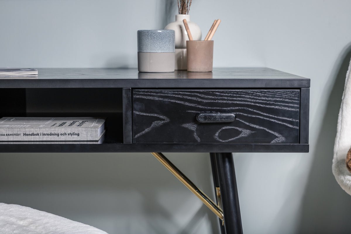 Skrivebord Aluri - med sort finer og messingdetaljer