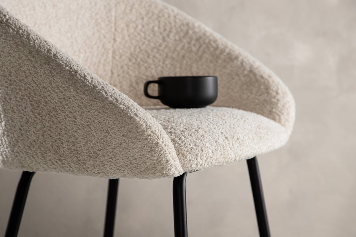 2 stk. sæt - Barstol Briska med sæde af hvid teddy-pels
