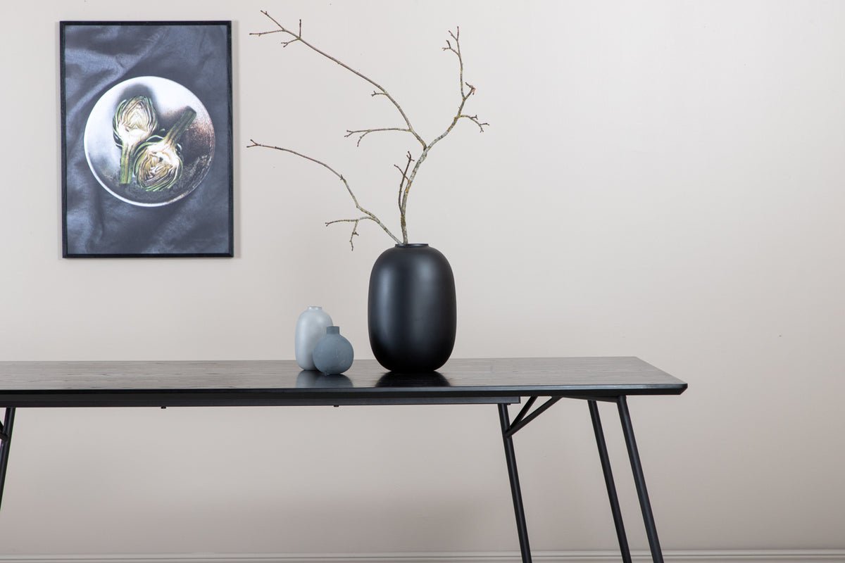 Spisebord Tanoa - et skandinavisk inspireret design med let udadgående ben