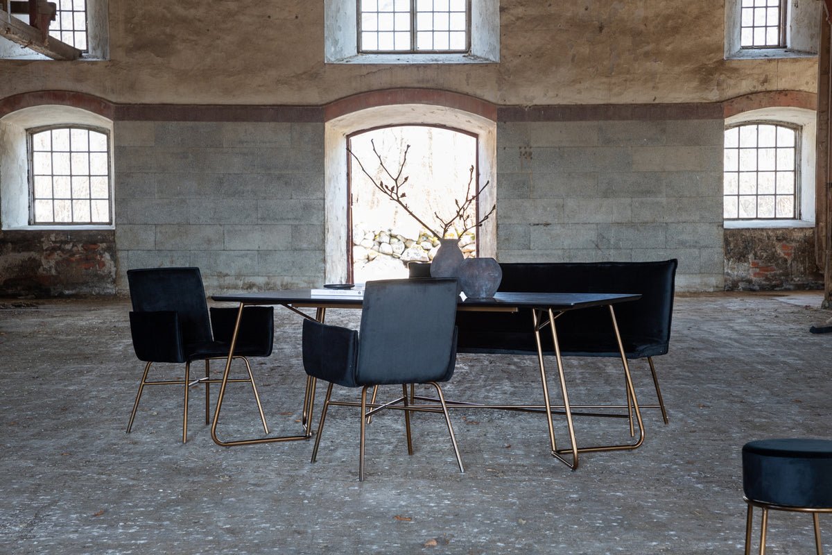 Spisebord Tanoa - et skandinavisk inspireret design med let udadgående ben