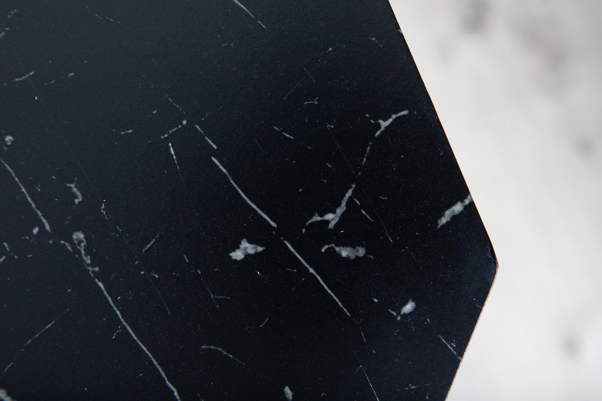 Spisebord Orani - hviler på en robust ramme, der forener stabilitet og design