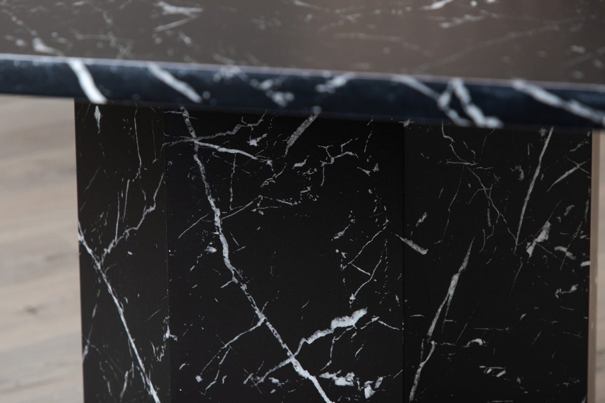 Spisebord Orani - hviler på en robust ramme, der forener stabilitet og design