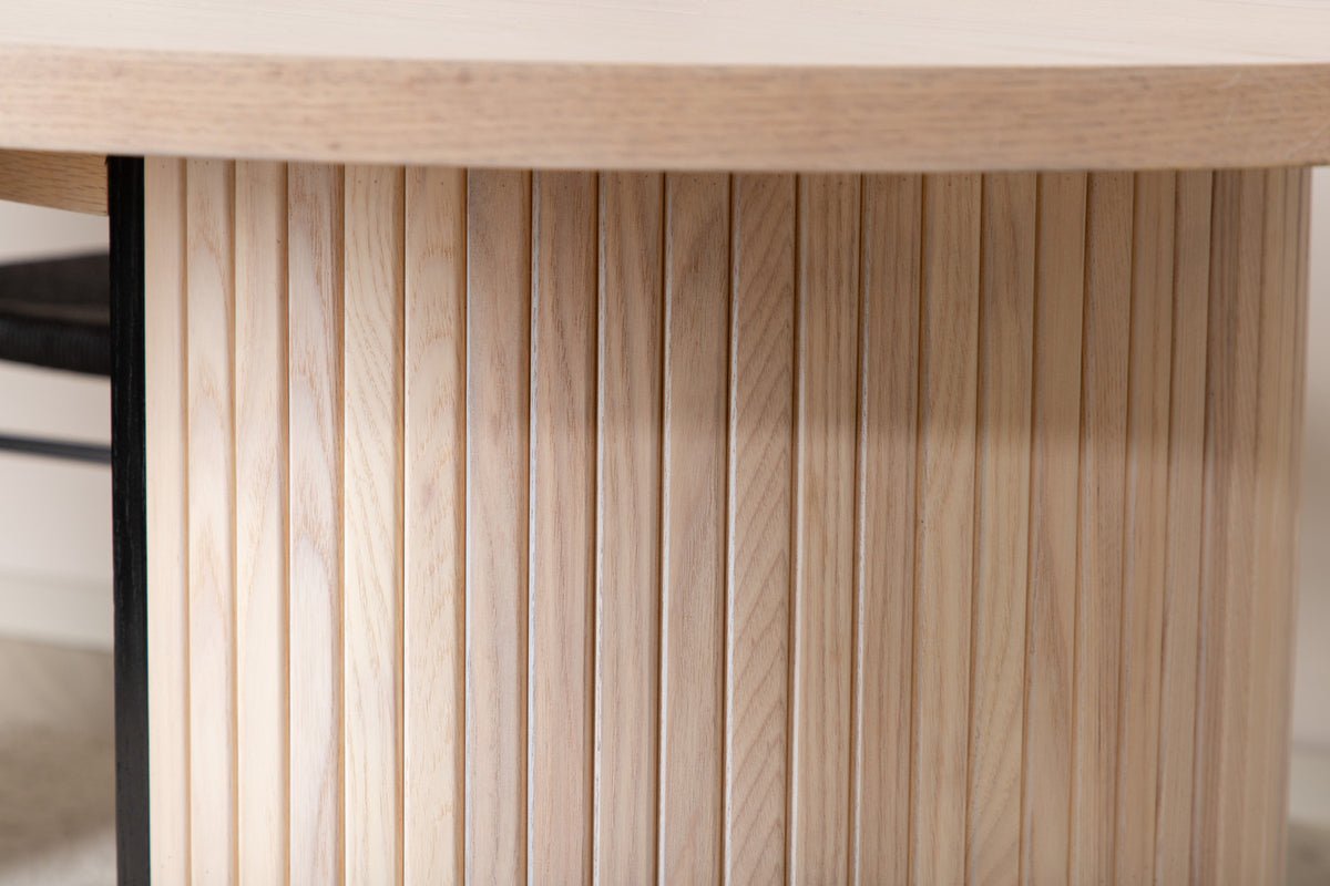 Spisebord Moani - med robust stel i ribbet design