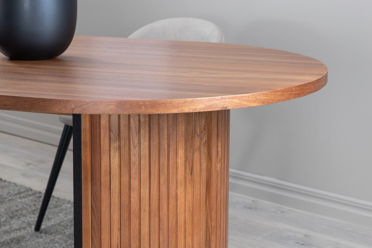 Spisebord Moani - med robust stel i ribbet design