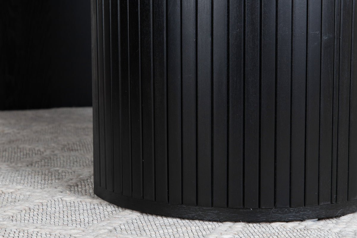 Spisebord Moani - med robust stel i ribbet design