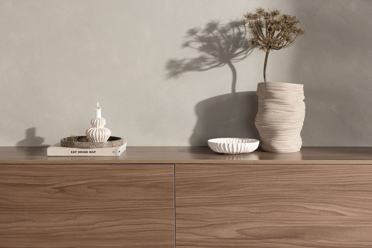 TV-Lowboard Valborg – valnøddetræsfiner i natur-look