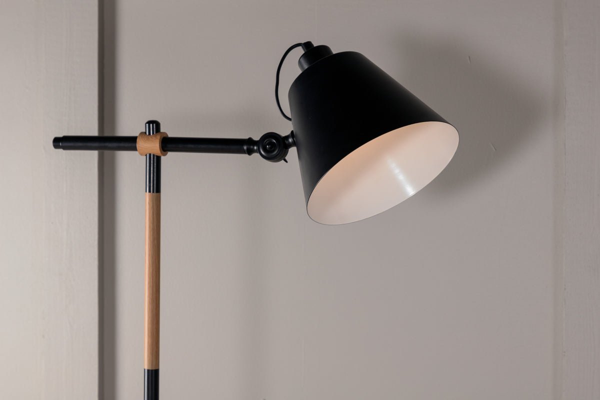 Gulvlampe „California“ – markant, moderne design i Sort