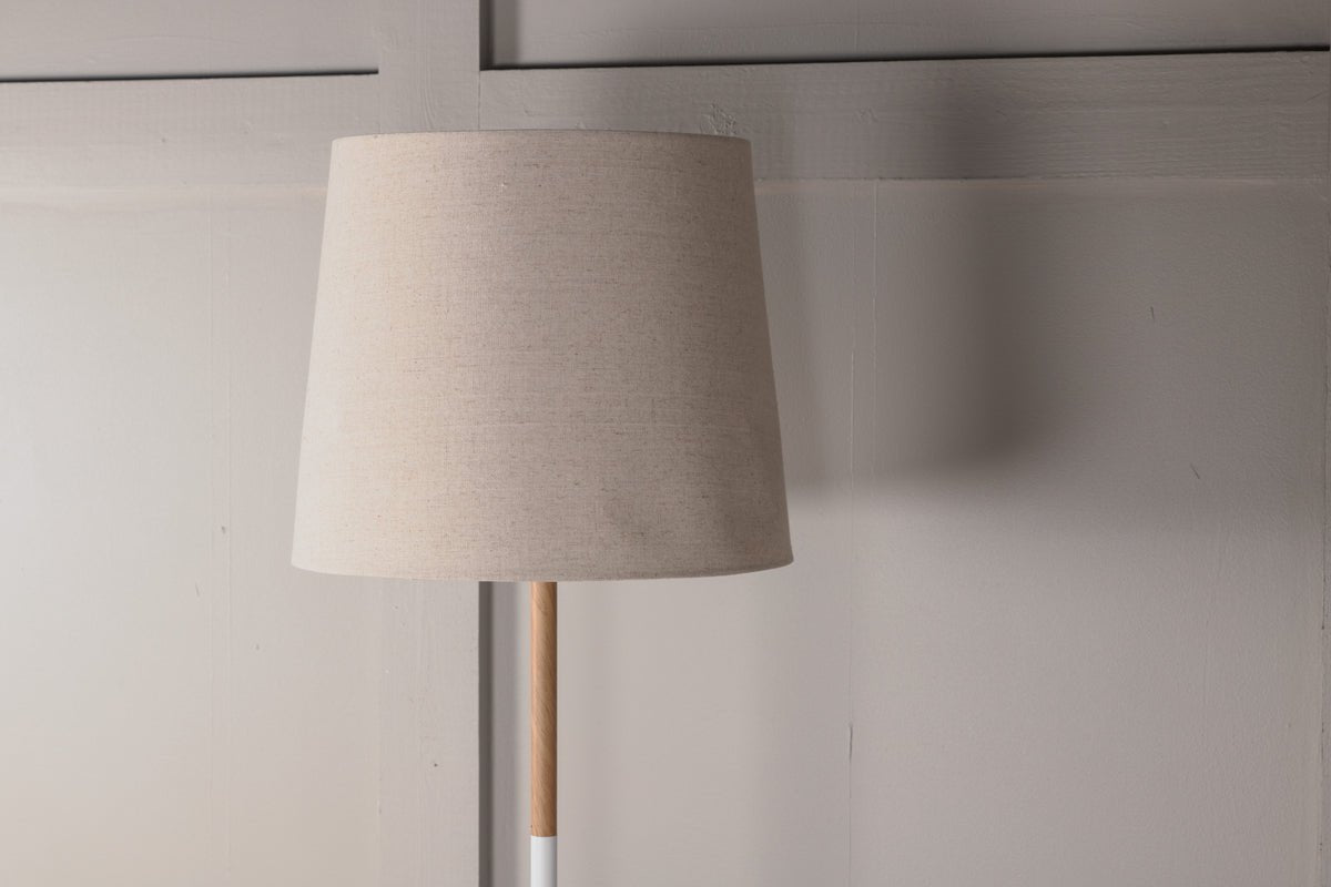 Gulvlampe „Lienz“ – Blødt Beige med reliefoverflade